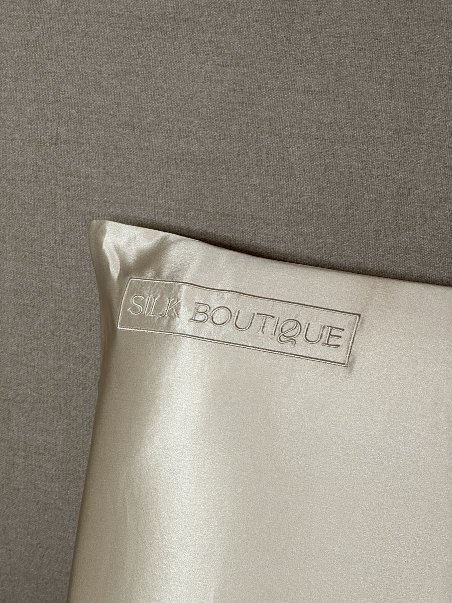 Cuscini: NEW Beige Silk Pillowcase Set 40x60cm - 2-Pack! – Nuovo e nell'imballaggio originale da Winterthur venduto da LeLe0606 2