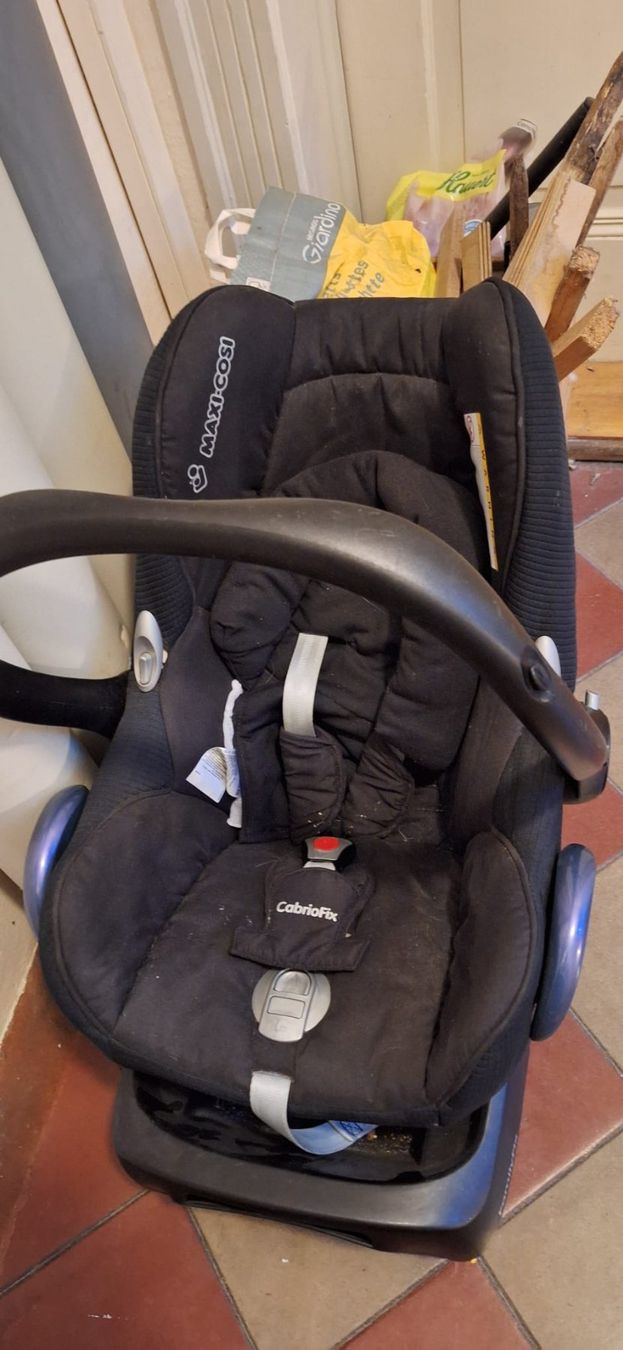 Maxi-Cosi Sièges auto: MaxiCosi mit Isofix-Schale – D'occasion à Bern par jimmy031