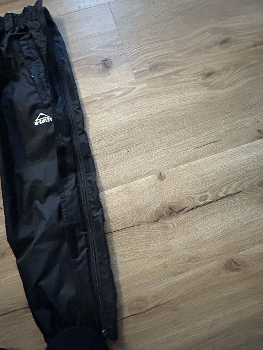 Mckinley Pantaloni: McKinley Kinder Regenhose Schwarz  Gr. 128 Neuwertig – Nuovo (secondo la descrizione) da Wolhusen venduto da eve_m6cg 3