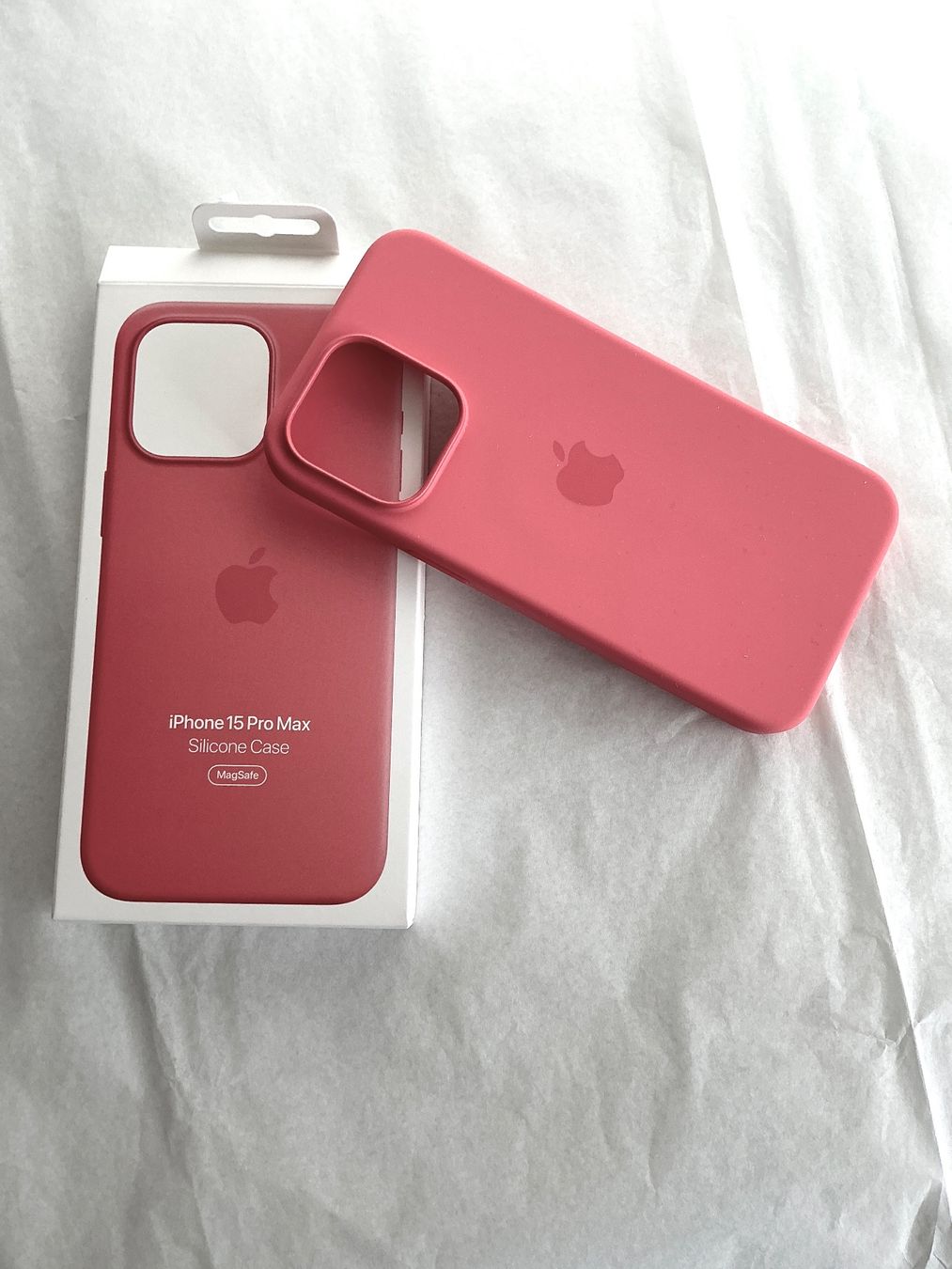 Apple Cover & Protezioni schermo: Apple iPhone 15 Pro Max Silikon Case mit MagSafe, neu – Nuovo e nell'imballaggio originale da Zollikerberg venduto da Bicemei 3