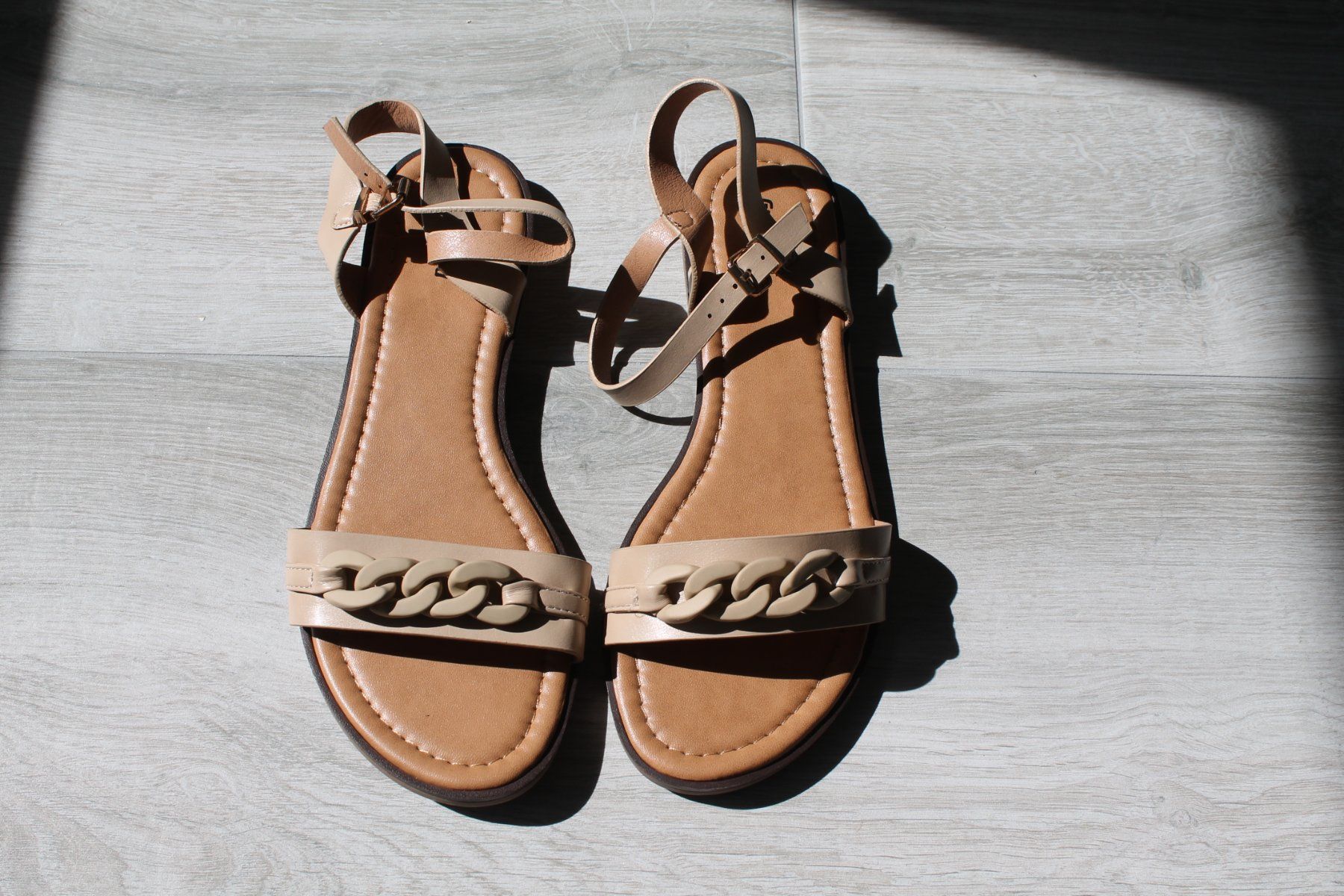 Scarpe da donna: Sandales neuves taille 41 – Nuovo e nell'imballaggio originale da Chez-le-Bart venduto da jasse 1