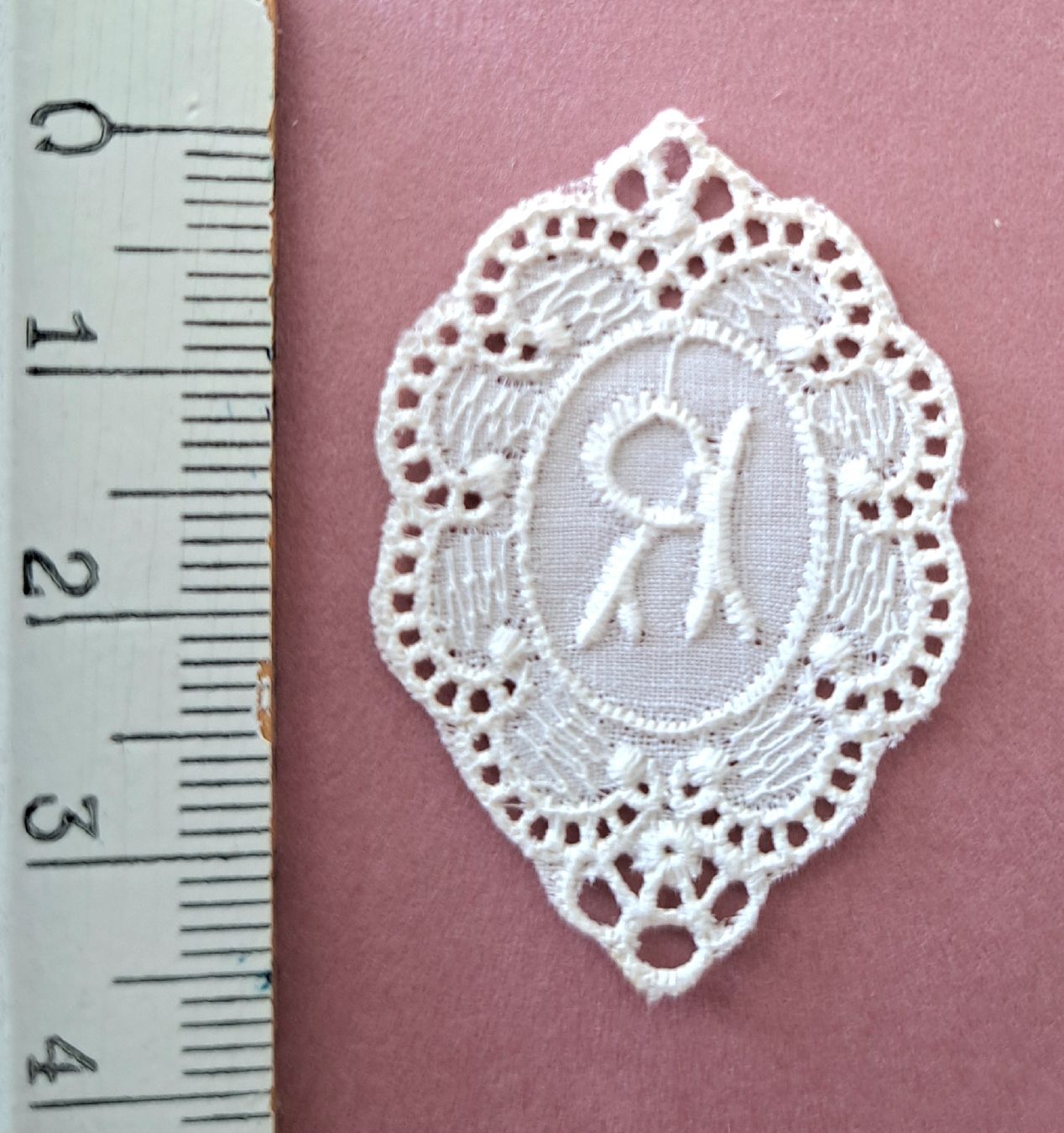 Tessuti: " R " Monogramme dentelle de coton ancienne à coudre – Nuovo (secondo la descrizione) da Hauterive NE venduto da ali_vintage 1