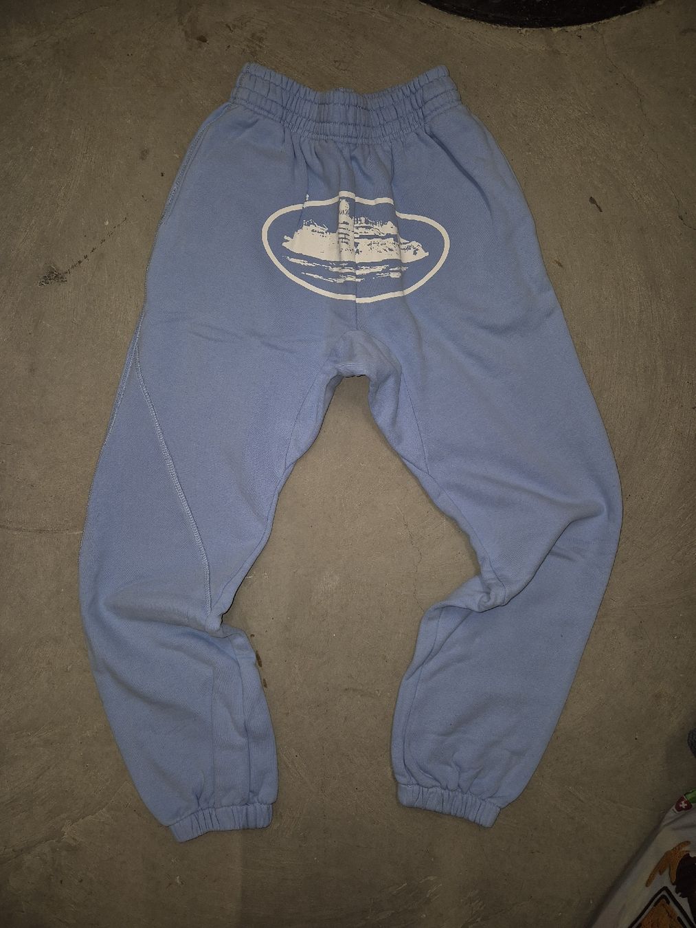 Corteiz Hosen: Jogging Corteiz bleu clair  – Gebraucht aus Puplinge von melodiieee
