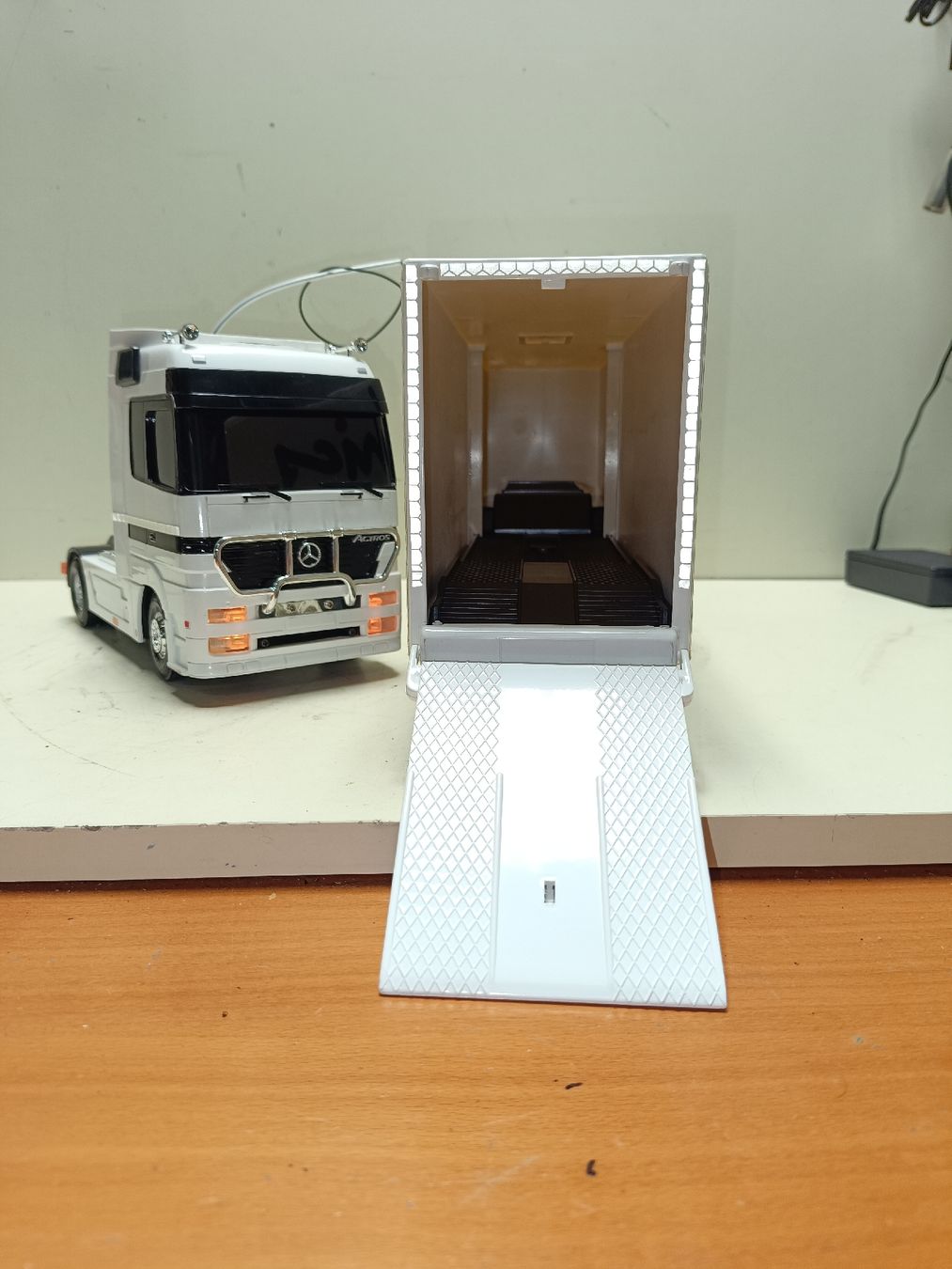 Modellismo RC: Mercedes Actros RC Model(em336) – Usato da Künten venduto da Schnaepplihuus 5