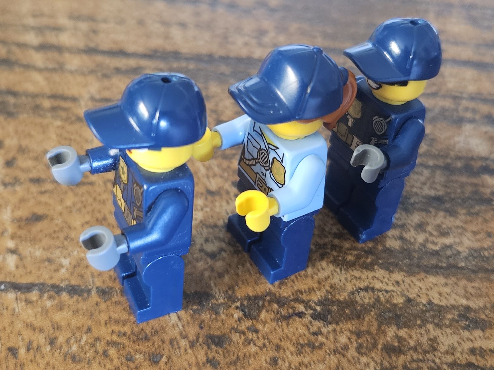 Lego Kit di costruzioni: lego lot de 3 figurines  – Usato da Confignon venduto da Ecrofigs 2