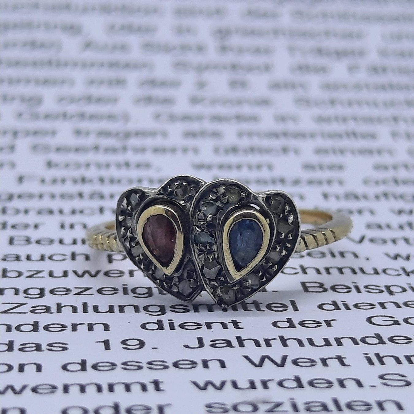 Anelli: Bezaubernder Goldring mit diversen Edelsteinen – Usato da Unterägeri venduto da Altgoldschmuck 1