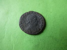 uralte Bronzemünze 18 mm     2.14 g