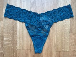 Victoria’s Secret Lace Thong M NEW