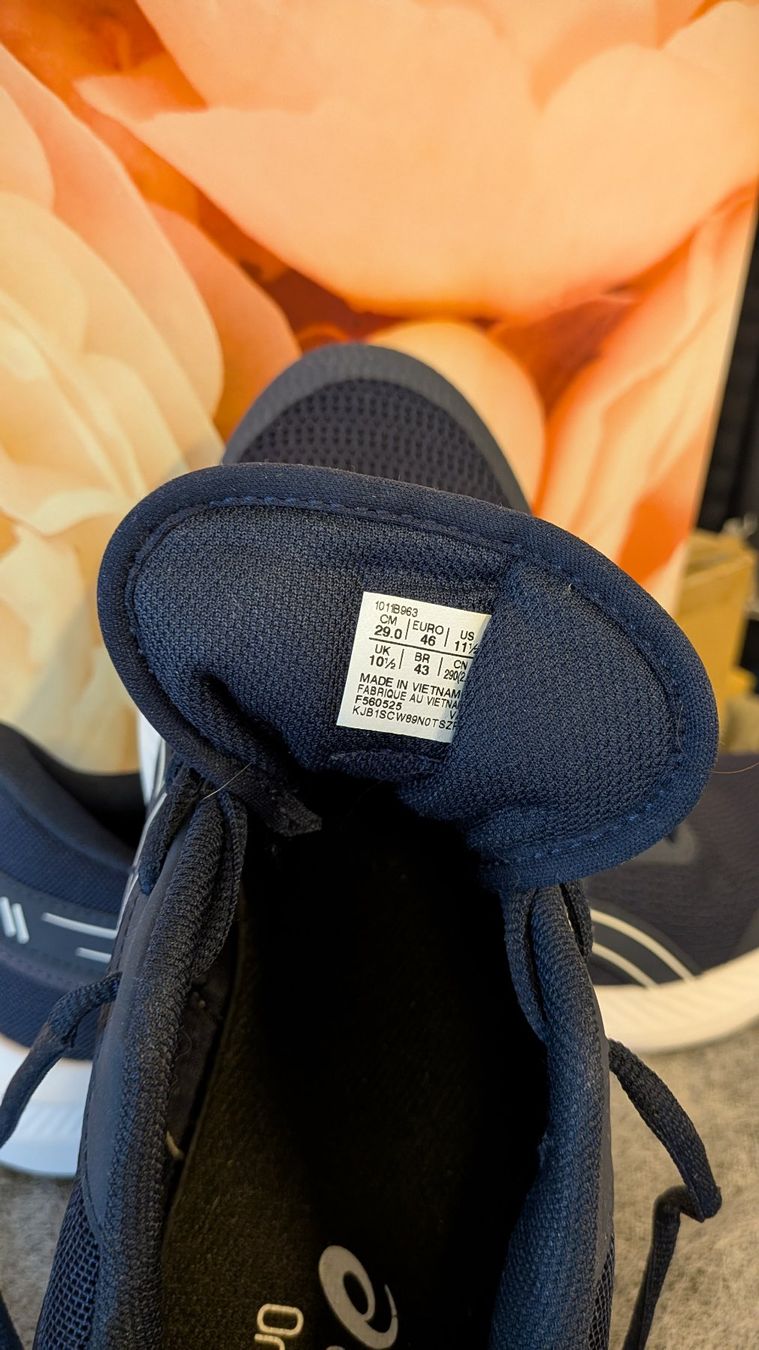 Asics Chaussures hommes: Asics Laufschuhe – Neuf (Voir description) à schwerzenbach par Sendmail50 1