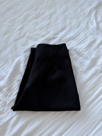 Elegante schwarze Stoffhose von ZARA