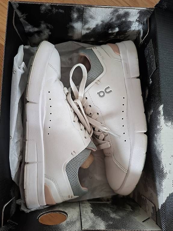 Scarpe da donna: On sneakers.gr.37.5 – Usato da Siebnen venduto da Manuwalk 1