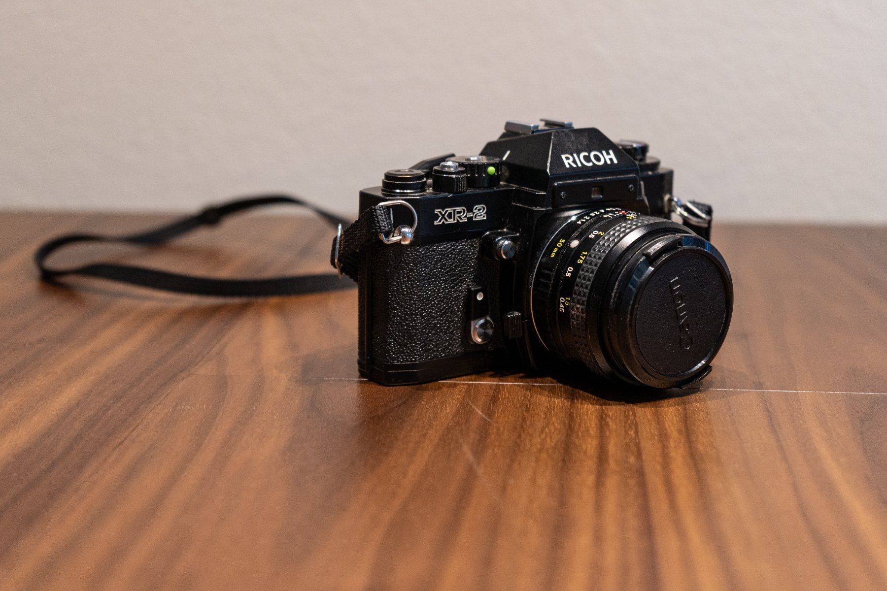Ricoh Fotocamera: Ricoh XR2 Analogkamera mit 2 Objektiven und Cases – Usato da Bern venduto da Rickmond 1