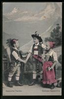 Drei Kinder in Appenzeller Tracht vor Be