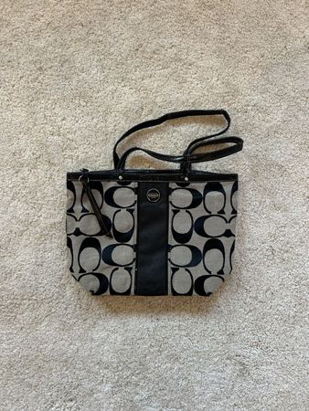 cute vintage coach shoulder bag with black monogram
