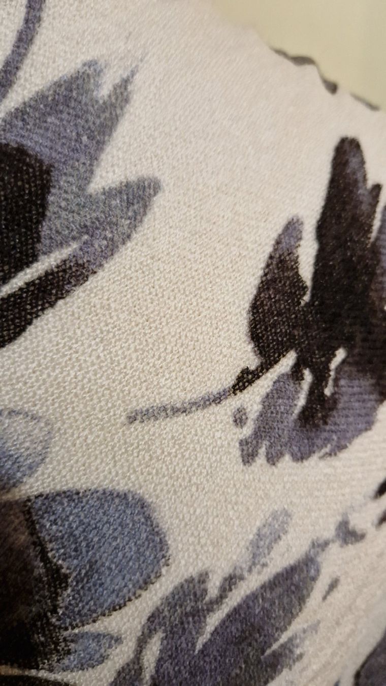 H&M Foulard & Sciarpe: Weisser Schal mit grauem Blumenmuster und Fransen – Usato da Oberengstringen venduto da Sheera7 4