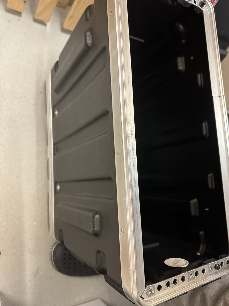 Altri accessori: SKB Rack 4U – Usato da Suhr venduto da Maxmusic2308 4