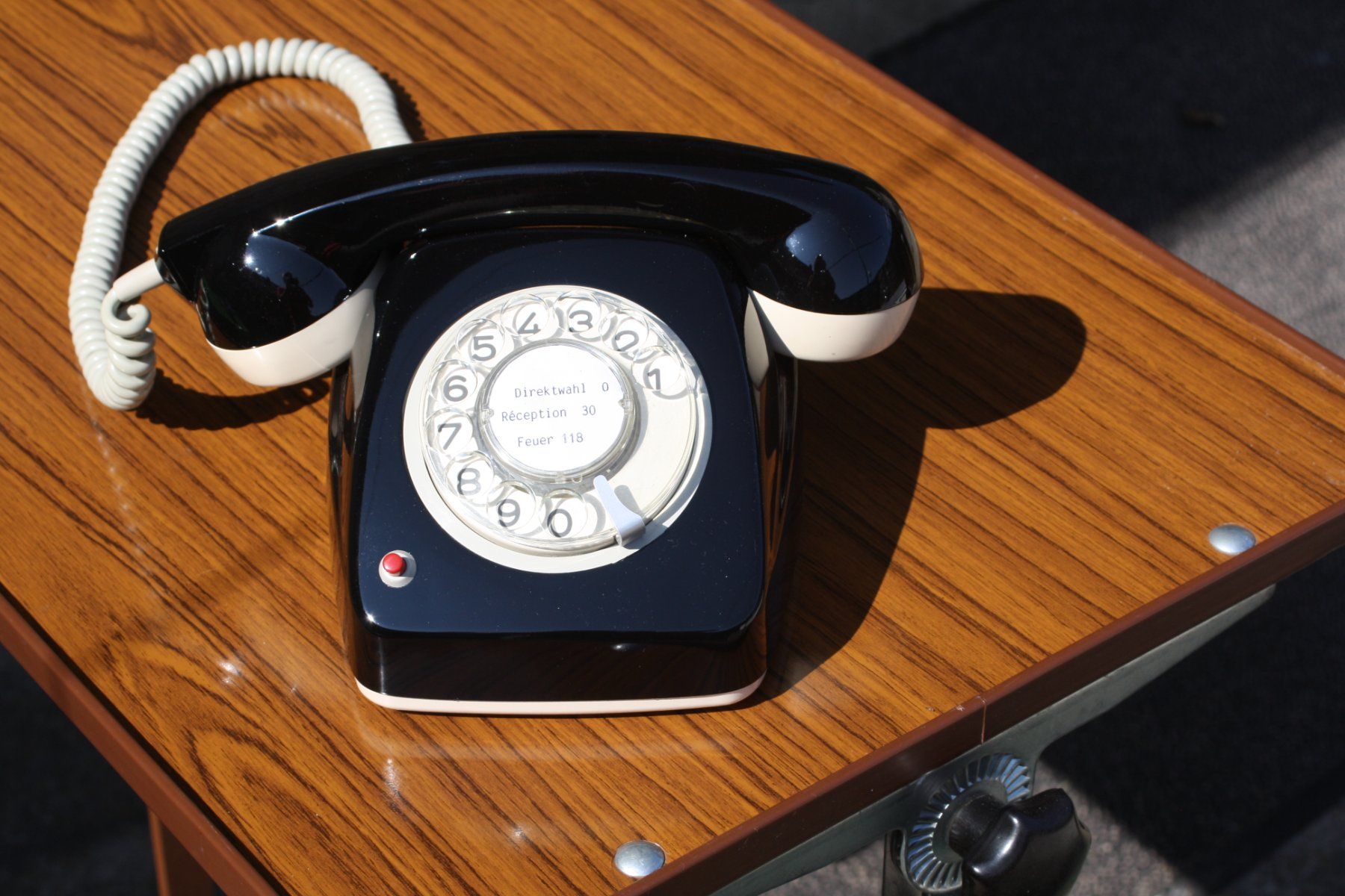 Telefoni: TELEFON VINTAGE MIT WÄHLSCHEIBE – Usato da Wauwil venduto da Pneuedy