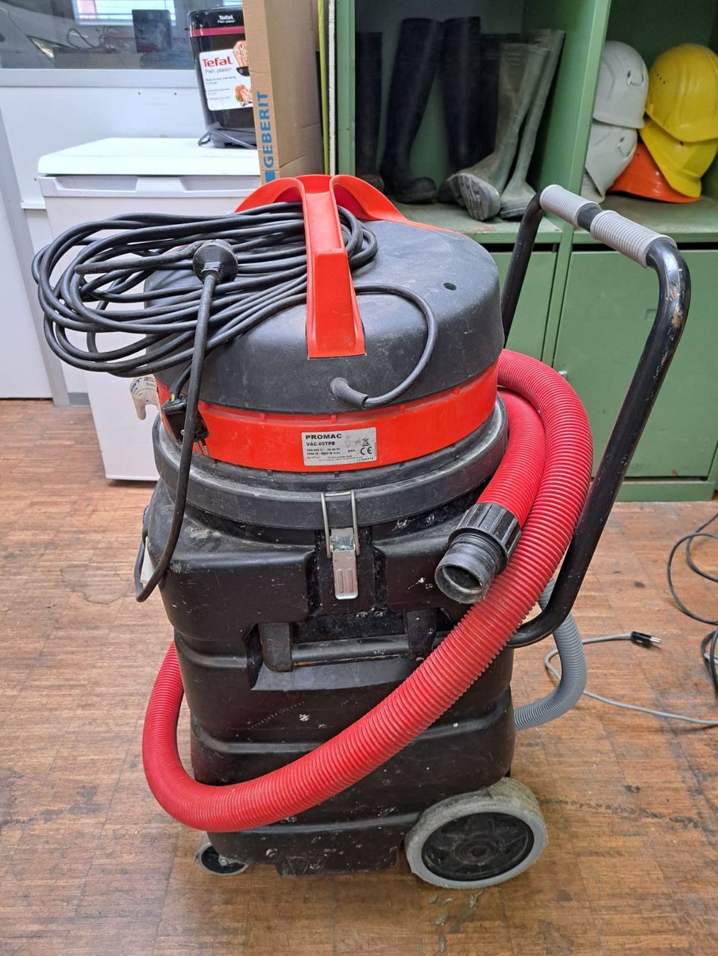 Promac Tutte le macchine: Promac Industriesauger inkl Abpumpsystem – Usato da Winterthur venduto da N.Ferlisi 1