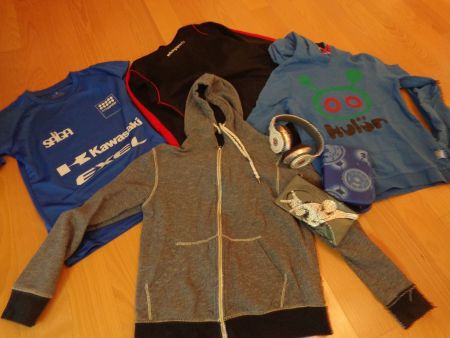Pulli/Shirts/Etui/Kopfhörer etc