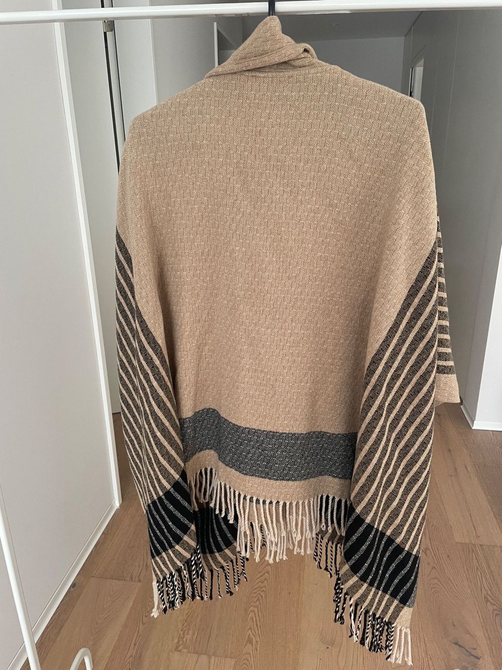 Patrizia Pepe Altro in Moda donna: Patrizia Pepe Poncho – Usato da Richterswil venduto da KAYLEIGH_77 3