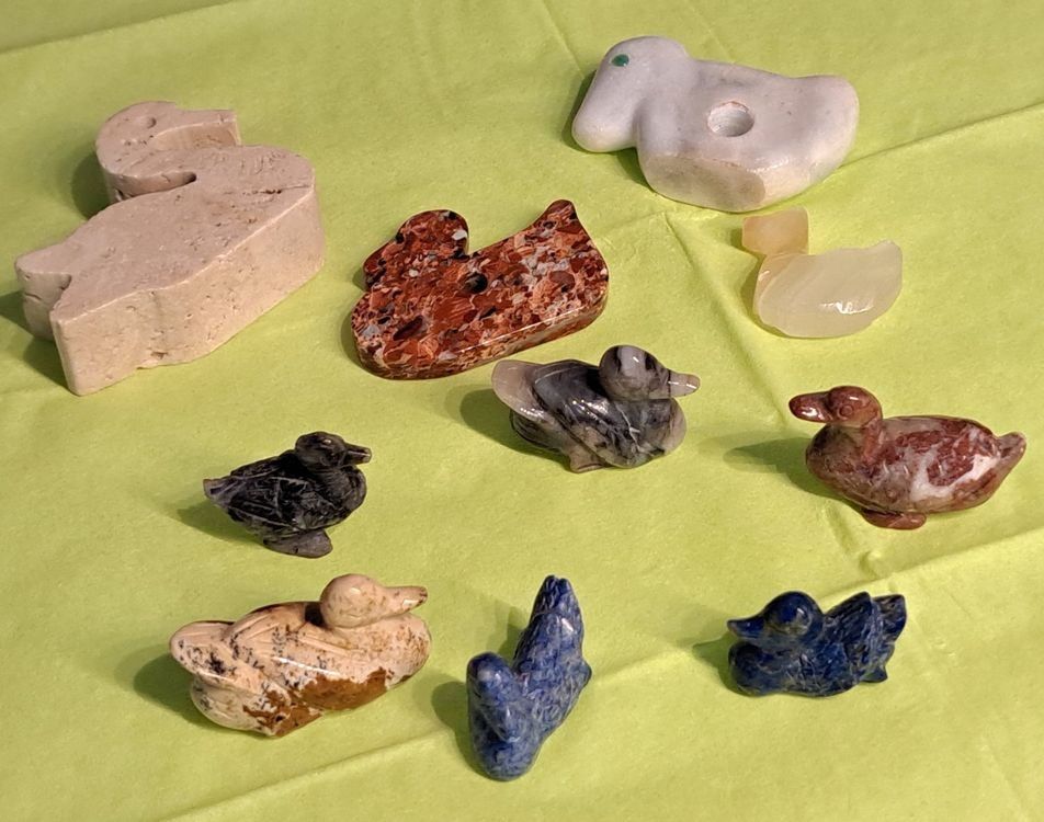 Statuette: 10 Stück gemischte Marmor und Stein Enten – Usato da Oetwil am See venduto da Storck 3