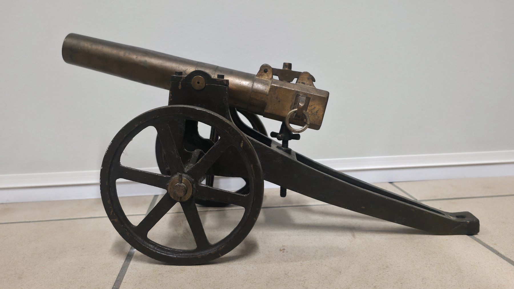 Modellbausätze & Standmodelle: Antike Miniatur Kanone, Geschütz – Gebraucht aus Zürich von spin23