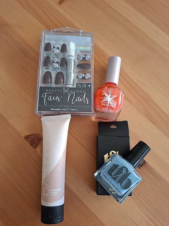 Unghie finte: Set per le mani – Usato da Lamone venduto da pau_7nk2