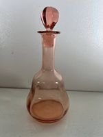 Adorable petite carafe à liqueur en verre rose