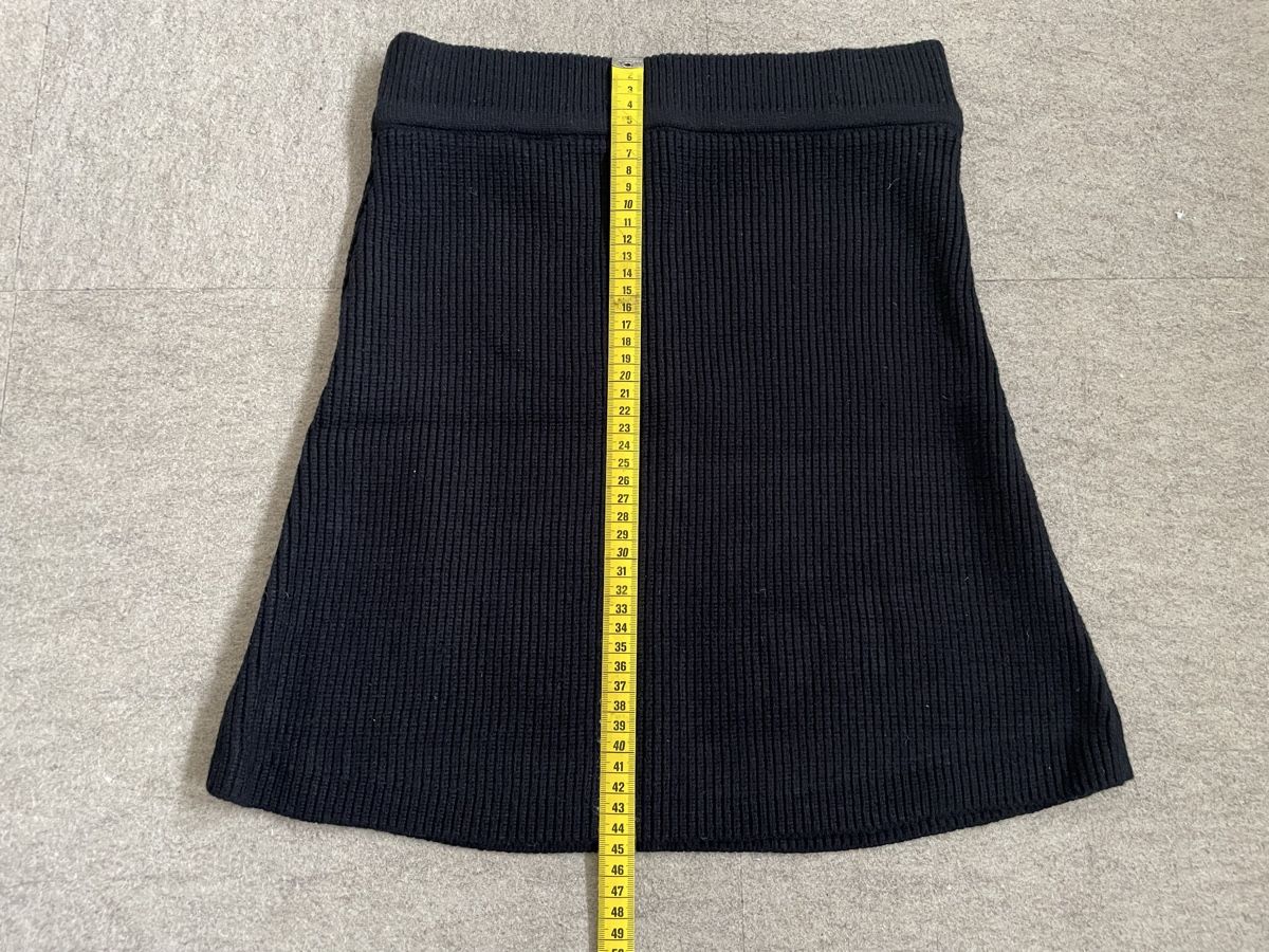 Zara Gonne: Schwarzer Strickrock von Zara – Usato da Basel venduto da Robyn20 6