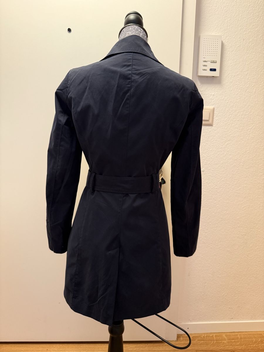 Benetton Cappotti: Benetton Trench Coat, Dark Blue, Elegant - Size Medium – Usato da Horgen venduto da Salomee02 1