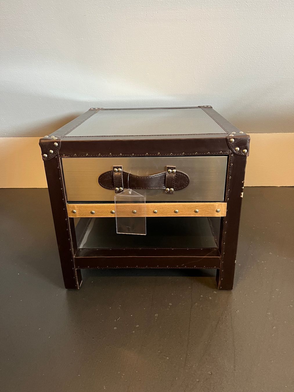Cassettiere: Bronx Kommode mit Edelstahl verkleidet – Nuovo (secondo la descrizione) da Kloten venduto da bilgeri01