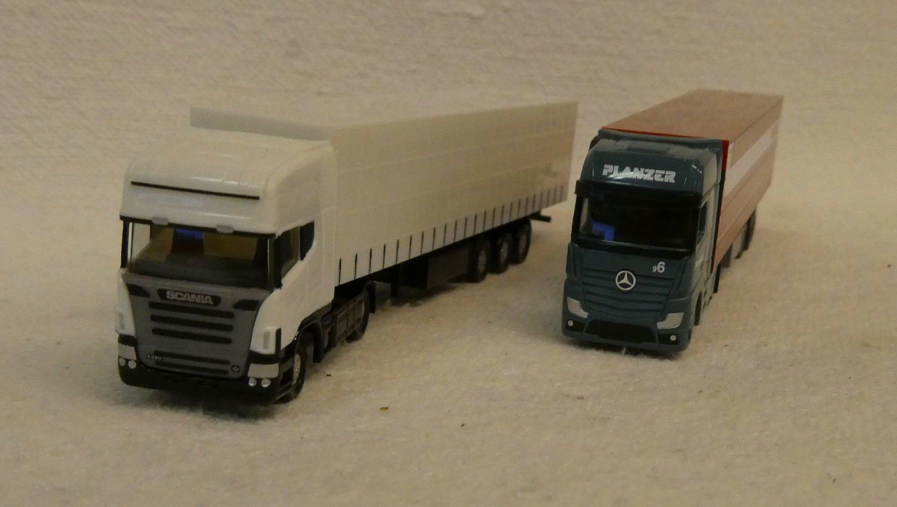 Herpa Modellini di ferrovie: 2 Stk LKW Schlepper Herpa – Nuovo e nell'imballaggio originale da Rupperswil venduto da Ropi03