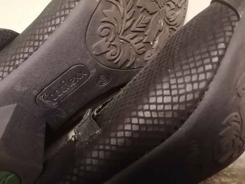Scarpe da donna: Schwarze Schuhe mit Absatz Gr. 40 – Usato da Nänikon venduto da Manta87 1