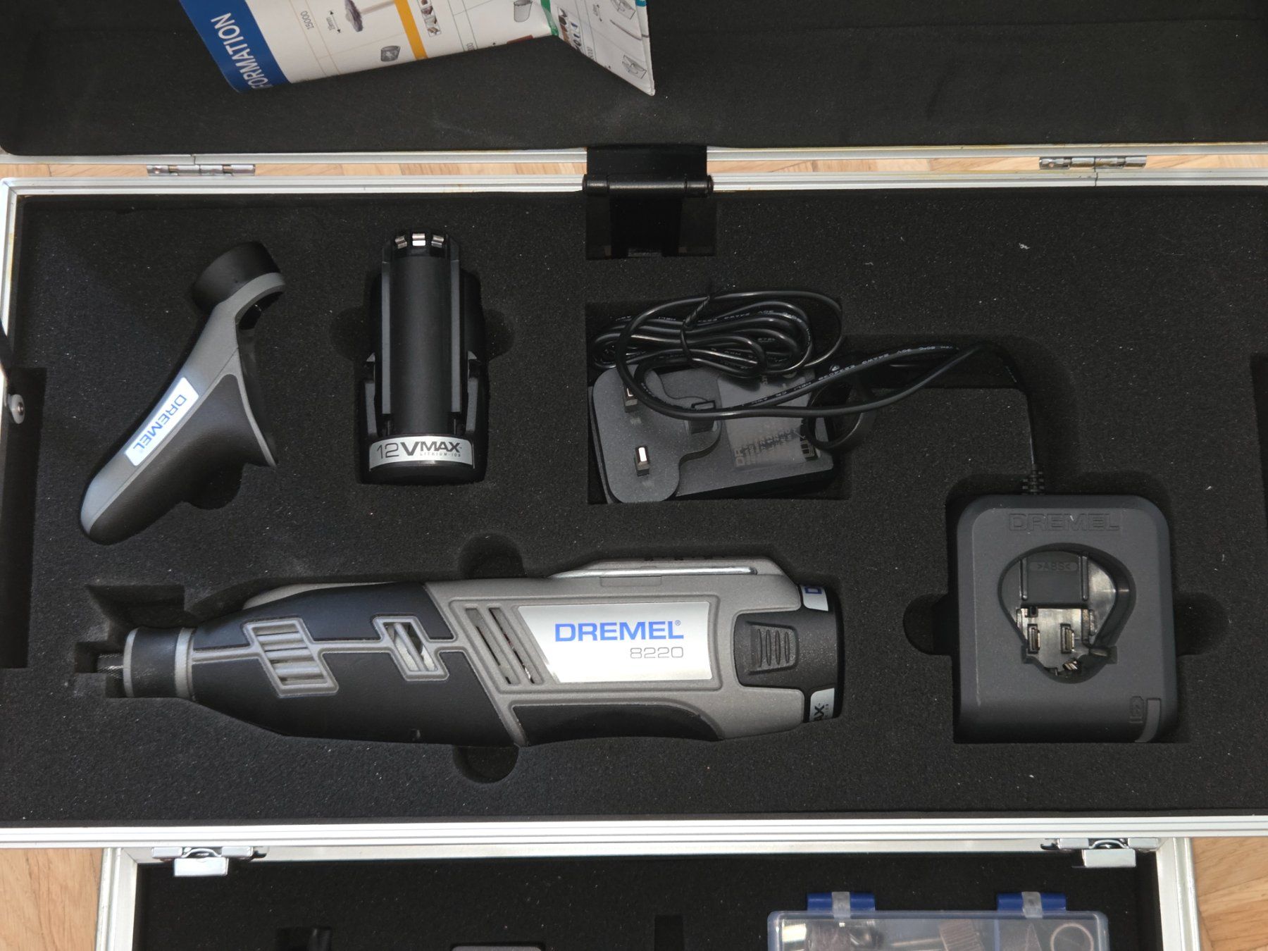 Dremel Tutti gli attrezzi: Dremel 8220-5/65 12v multi-tool platinum kit – Usato da Oberrieden venduto da dav_zy2q 1