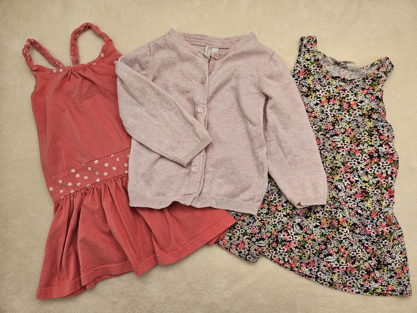 H&M Lotti & Set di vestiti: Set Kleider mit Strickjacke, Gr. 92 – Usato da Worb venduto da jun_fj8w