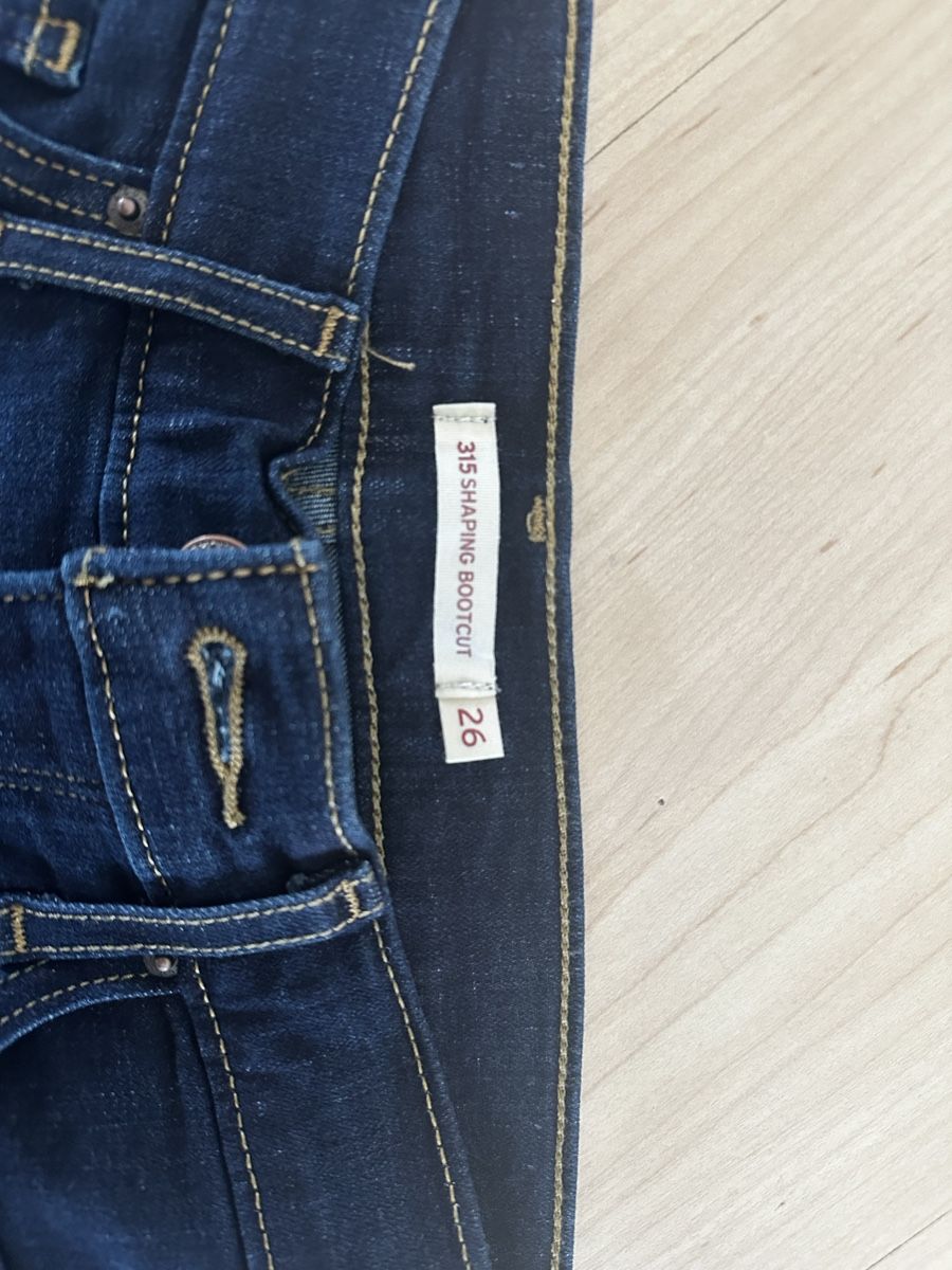Levi's Jeans: Levi's Jeans Bootcut Shaping - Neu, Gr. 26x32 – Nuovo e nell'imballaggio originale da Hinwil venduto da vanimed 1