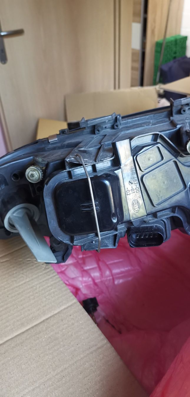 Audi Fari: Audi A6 4b Avant 2001 Scheinwerfer Set Links + Rechts – Usato da Haslen GL venduto da skullch 7