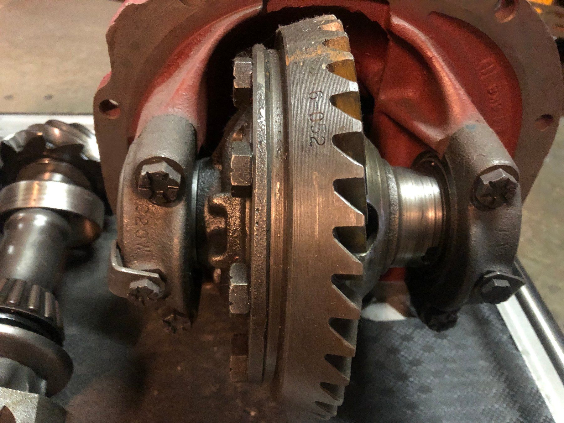 Ford Tutti pezzi di ricambio auto: Differenzial Ford (verm Mustang) / 1960er – Usato da Sutz venduto da bf-ltd 1