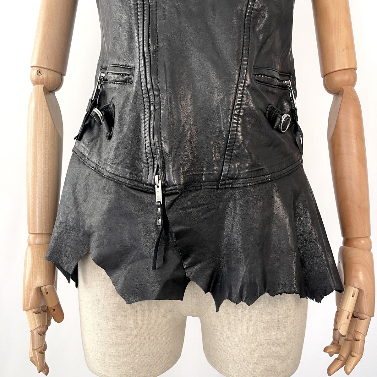 Gilet & Giacche senza maniche: HIGH Every Day Couture Leather Vest – Nuovo (secondo la descrizione) da Emmen venduto da Nightingale_2022 1