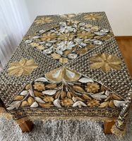 Elegante, bestickte Tischdecke mit 12 passenden Tischsets