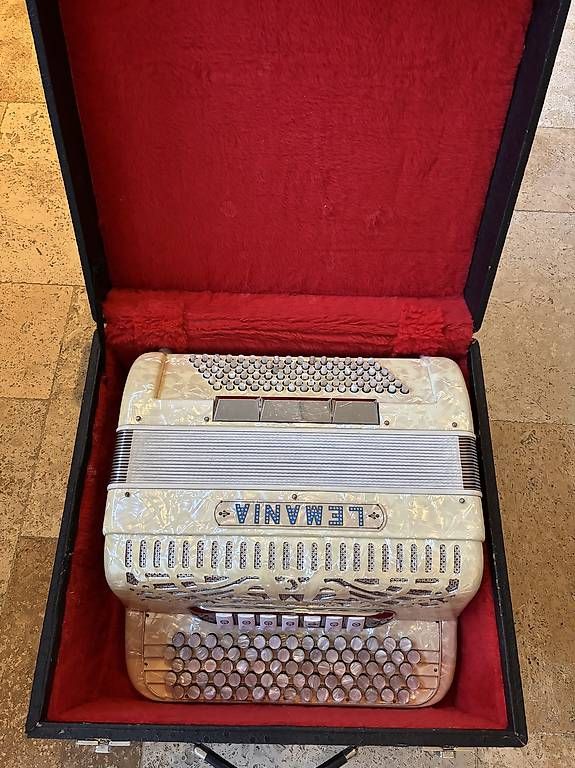 Strumenti musicali: Accordéon Lemania – Usato da Combremont-le-Grand venduto da papillon710 2