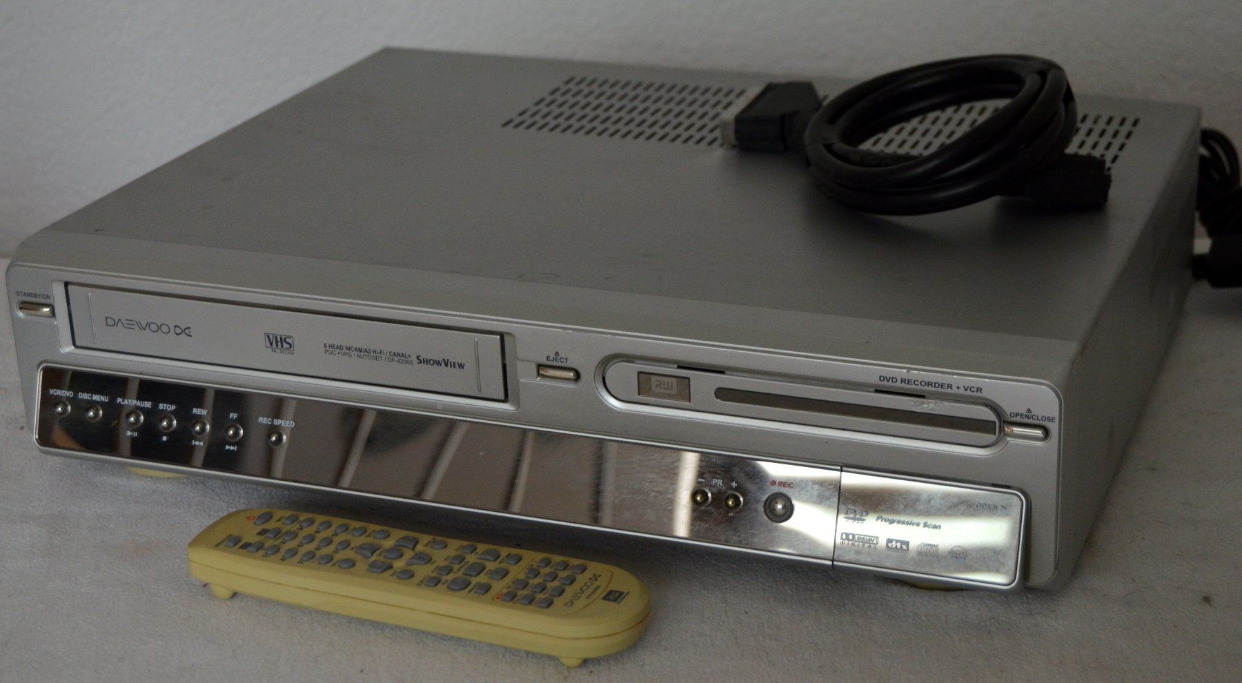 Daewoo Registratori: Combo DVD / VHS Daewoo DF-4200S Recorder – Usato da Collonges venduto da arashee