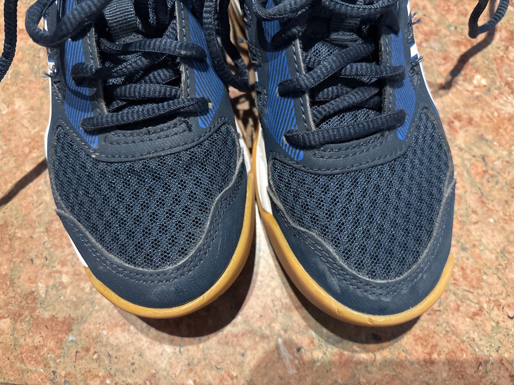 Schuhe für Jungen: Asics Hallenschuhe Gr 33 – Gebraucht aus Zürich von aniam 2