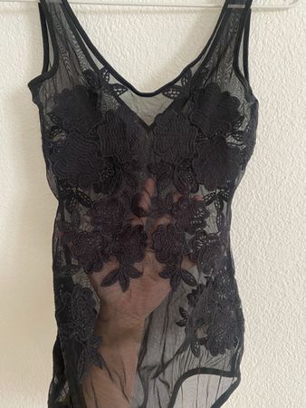 Bodysuit Bik Bok schwarz mit Stickerei Grösse XS neuwertig