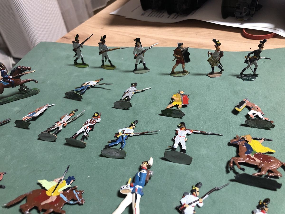 Figuren: Zinnfiguren bemalt dünn #4 – Gebraucht aus Zürich von  1