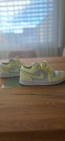 Nike Air Jordan 1 Low  in pastel neon gelb & weiss