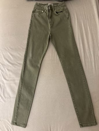 Jean slim kaki taille haute en bon état