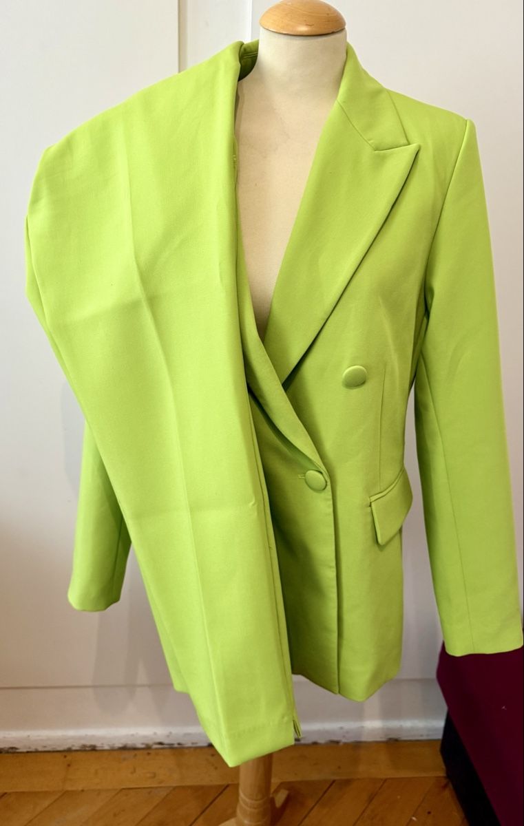 Anzüge & Kostüme: Ensemble tailleur vert citron – Neu und originalverpackt aus Le Locle von tchanatakoua 1