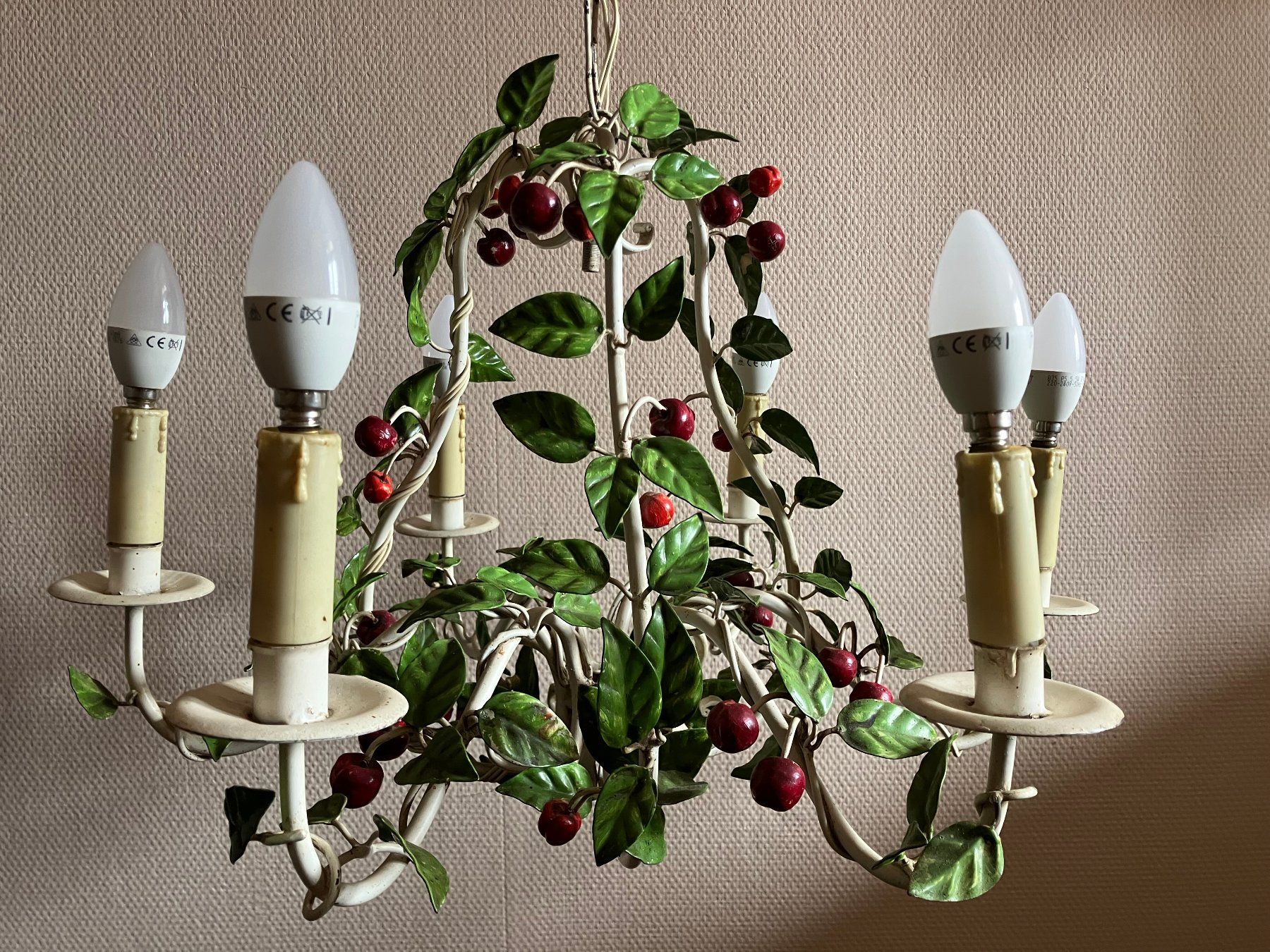 Lampadari & plafoniere: Lampe aux cerises, en fer peint – Nuovo e nell'imballaggio originale da Basel venduto da Lancer4 1