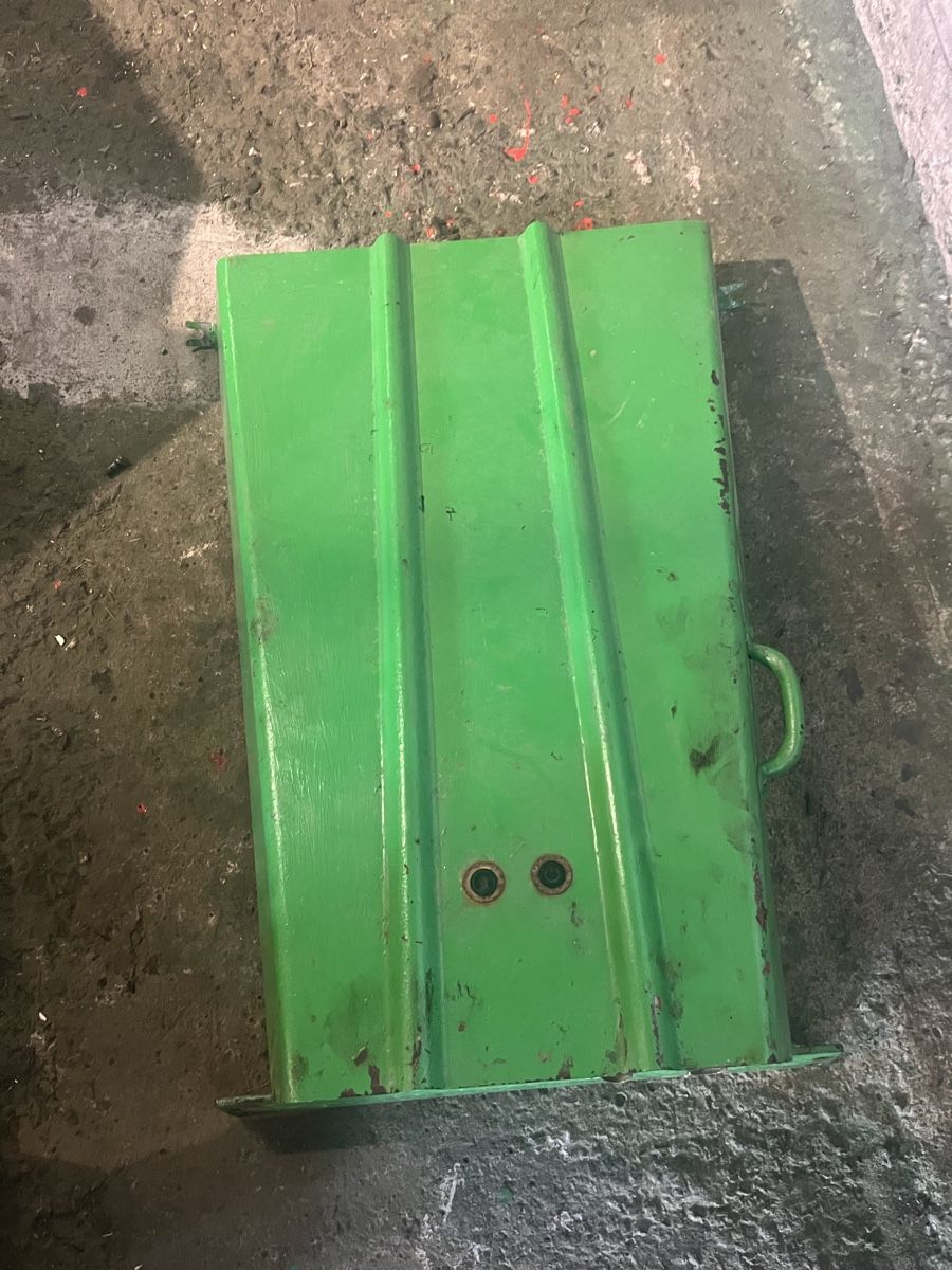 Schilter Traktoren: Schilter Haube  – Gebraucht aus Giswil von wabri 1